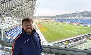 Für Dirk Floer vom Orga-Team des SC Paderborn bieten die Plätze in den "Kurven" den besten Blick auf das gesamte Geschehen im Stadion. - Marc Schröder