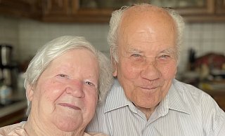 Anneliese und Heinrich Hillebrandt aus Niederntudorf feiern das seltene Fest der Eisernen Hochzeit. - Carola Drabon