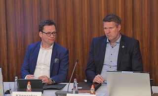 Carsten Schlepphorst (rechts) ist zuständiger Beigeordneter für Personalfragen und erklärte, wie die Stadt mit Vorwürfen von sexueller Belästigung umgeht. - Jens Dünhölter