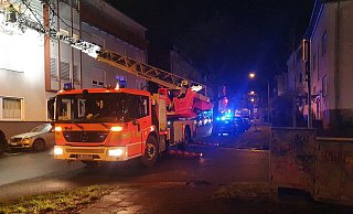 Zur Patientenrettung wurde eine Drehleiter der Paderborner Feuerwehr eingesetzt. - Feuerwehr Paderborn
