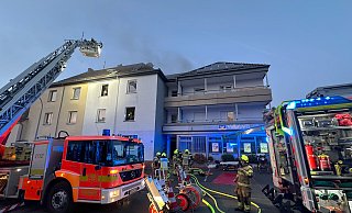 Zu einem Kellerbrand rückte die Feuerwehr am Montagabend in die Ludwigstraße aus. - Ralph Meyer