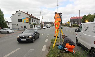 Die gesamte Ampelanlage an der Kreuzung leuchtet noch mit Glühbirnen. - Ulf Hanke