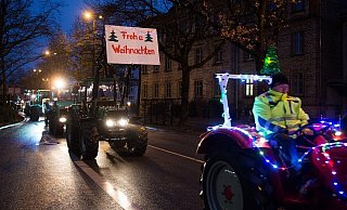 Die Landwirte wollten ein bisschen weihnachtliche Stimmung verbreiten. - Ralf Bittner