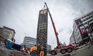 Die Jahnplatz-Uhr am Kran. - Mike-Dennis Müller / www.mdm.photo
