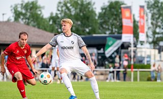 Gut eingeschlagen: Neuzugang Tim Corsten (r.) ist derzeit gesetzt in der Innenverteidigung des SV Rödinghausen, der in den letzten Partien ohne Gegentor blieb. - Joel Beinke