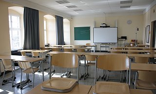 Die Schülerinnen und Schüler sollten nach dem Alarm in den Klassenräumen bleiben - die Situation hatte sich aber schnell geklärt, es gab Entwarnung. - Schule