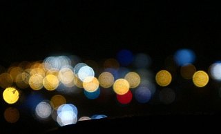 Die Zeugen entdeckten die Bewusstlose mitten in der Nacht auf dem Gehweg. - Symbolfoto: pixabay / Creative Commons