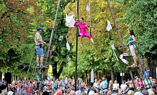 Zur Bühne für Straßenkunst wird im September wieder der Barockgarten in Schloß Neuhaus. - Sven Hauhart