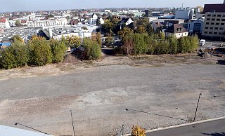 Auf dem Schotterplatz zwischen dem Campus Handwerk und der Ernst-Rein-Straße soll bis voraussichtlich 2026 der Neubau des Handwerkbildungszentrums (HBZ) entstehen. Foto: Wolfgang Rudolf - Wolfgang Rudolf