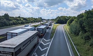 Unfall auf der A2 sorgt für Verkehrsverzögerungen. - Janina Schrader