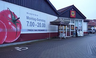 In Holsen an der Rödinghauser Straße befindet sich der Supermarkt. - Archivfoto: Niklas Krämer