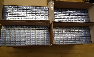 In einem Auto haben Zöllner zahlreiche unversteuerte Zigaretten entdeckt. - Hauptzollamt Bielefeld