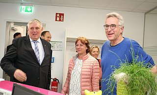 Die CDU-Landtagsabgeordnete Bianca Winkelmann hat mit NRW-Gesundheitsminister Karl-Josef Laumann (l.) über die Schließung des Seniorenheimes gesprochen. - Sonja Rohlfing