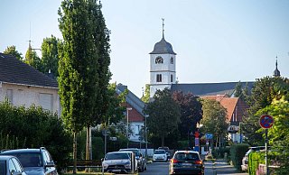 Anlieger der Straße "Im Quinhagen" im Paderborner Ortsteil Schloß Neuhaus kritisieren schon jahrelang, dass die Tempolimits nicht eingehalten werden und in der verkehrsberuhigten Zone keine Schrittgeschwindigkeit gefahren wird. - Niklas Tüns