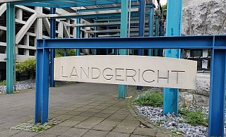 Vor dem Landgericht Bielefeld wurde jetzt der vor zwei Jahren verübte Tankstellenüberfall in Hüllhorst verhandelt. - NW-Archiv/Symbolbild