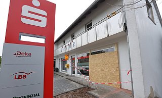 Es wird einige Wochen dauern, bis der Sparkassen-Standort an der Dehmer Straße wieder eröffnet werden kann. - Nicole Sielermann