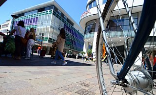 Von der Franziskanergasse aus soll die Route für Radfahrer zunächst ein halbes Jahr lang quer über die Westernstraße in die Königstraße führen. - Lena Henning