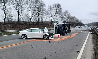 Bei dem Unfall auf der A44 war auch die Feuerwehr aus Scherfede im Einsatz. - Feuerwehr Marsberg