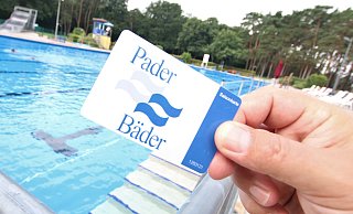 Seit Saisonbeginn sind die Öffnungszeiten im Waldbad in Paderborn-Schloß Neuhaus eingeschränkt. - Rajkumar Mukherjee