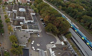 Das leerstehende City-Center ist ein stadtbildprägender Betonklotz mitten in Bad Oeynhausen. Der Anblick bleibt den Kurstädtern länger erhalten als erwartet. - Jürgen Krüger