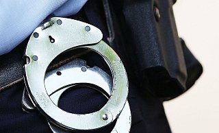 Die Beamten ließen im Bielefelder Hauptbahnhof sofort die Handschellen klicken. - dpa