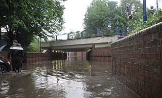 Kein Durchkommen: Der Bahnhofstunnel in Bünde stand während des Hochwassers unter Wasser. - Florian Weyand