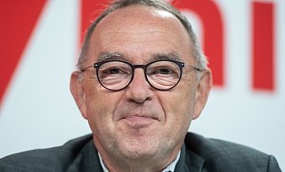 Der Ex-SPD-Chef hofft auf neue „peppige Ideen“ der Fußball-Nationalmannschaft in Katar. - Michael Kappeler/dpa