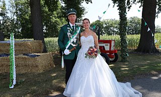 Nach 1.099 Tagen feiern Frank und Sabine Hermelingmeier den finalen Höhepunkt ihrer Regentschaft in Steinhorst. - Regina Brucksch