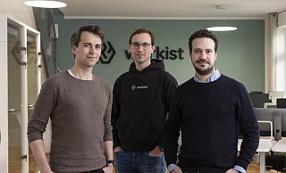 Alexander Müller (v.l.) aus dem Kreis Gütersloh mit seinen Mitgründern Fabian Brosig und Tim Wegner. Mittlerweile arbeiten 44 Mitarbeiter in ihrem "Workist"-Team. Tendenz steigend. - 2016 Berlin
