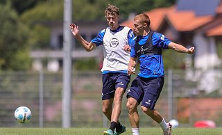 Laurin Curda (r.) und Calvin Brackelmann sind Kandidaten für die Startelf gegen den SSV Ulm. - Oliver Krato