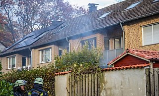 Qualm steigt auf aus dem Keller des Hauses. - Paul Brinkmann