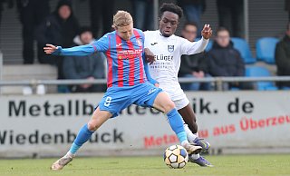 Phillip Aboagye (r.) und der SC Wiedenbrück holten gegen Wuppertal ein 1:1. - Daniel Bremehr