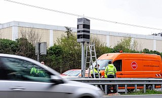 Seit Ende März steht in der Mitte des Ostwestfalendamms (Höhe Johannistal) die neue Blitzertechnik. Für Motorräder ist sie nicht ganz geeignet. - Jens Reichenbach