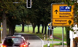 An der Ecke Kilverstraße / Bruchmühlener Straße / In der Lage in Rödinghausen müssen Autofahrer besonders aufpassen. - Niklas Krämer