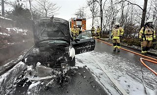 Der Audi wurde bei dem Feuer zerstört. - Simone Flörke