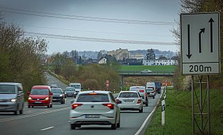 Die Ostwestfalenstraße (L 712n) endet von Lippe aus gesehen hinter der A-2-Abfahrt Ostwestfalen-Lippe. Sie soll bis zur Herforder Straße verlängert werden. - Sarah Jonek Fotografie