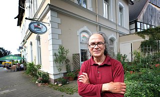 Tapan Dey (hier im Jahr 2014) führte zuletzt das indische Restaurant "Namasté" in Schildesche in Nähe der Stiftskirche. - Andreas Frücht