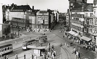 Die Bielefelder Verkehrswegespinne am Jahnplatz Mitte der 1950er Jahre. - Hans Niessen