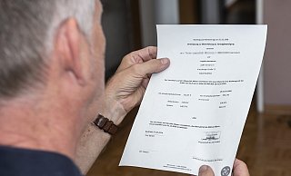Der Brief des Bielefelder Vermieters an Mieter aus einer Siedlung am Lohmannshof wirkt wichtig und verlangt viele Unterschriften – rein rechtlich ist er Makulatur. - © Jörg Dieckmann - www. dieckmann-fotodesign.de
