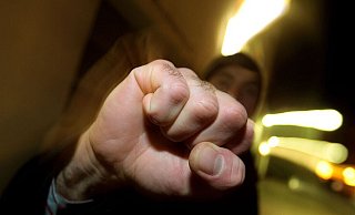 Ein Teenager wurde attackiert. - (Symbolbild) Karl-Josef Hildenbrand /picture-alliance/ dpa