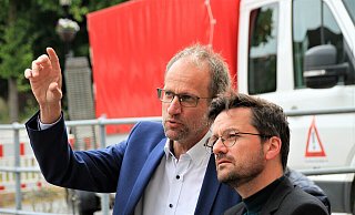 Der SPD-Bundestagskandidat im Kreis Höxter, Ulrich Kros (l.), im Gespräch mit Thomas Kutschaty, Vorsitzender der SPD in NRW und Oppositionsführer im Landtag von Nordrhein-Westfalen. - David Schellenberg Der SPD-Bundestagskandidat im Kreis Höxter, Ulrich Kros (l.), im Gespräch mit Thomas Kutschaty, Vorsitzender der SPD in NRW und Oppositionsführer im Landtag von Nordrhein-Westfalen. - David Schellenberg