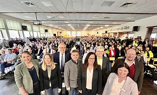Das Podium des CDU-Infoabends mit (v. l.) Corinna Rotte, Johanna Dreps-Kahl, Bernhard Hoppe-Biermeyer, Frank Bohlander, Susanne Mönnikes, Hans Jürgen Wessels, Claudia Auinger und Karsten Otte. - Jens Reddeker