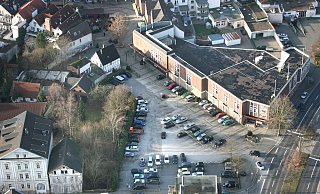 Blick auf den Janup: Der Stadtrat soll nun entscheiden, ob er Wohnbebauung auf dem Janup ermöglichen will. Damit stünde der Standort für das OWL-Forum nicht mehr zur Verfügung. - Frank-Michael Kiel-Steinkamp