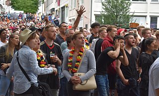 Knapp 2.000 Fußballfans schauten sich im Juni 2018 auf dem Franz-Stock-Platz ein WM-Spiel an. Dieses Bild wird es dieses Jahr nicht geben. - Archivfoto/Svenja Ludwig