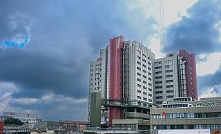 Der Komplex an der Teutoburger Straße ist einer von drei Standorten des Klinikums Bielefeld. Weitere Häuser gibt es an der Rosenhöhe in Brackwede und in Halle. - Andreas Zobe