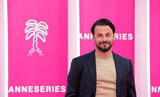 Der Regisseur Hüseyin Tabak hat auch international Erfolg. Am kommenden Donnerstag, 5. Januar, kommt er zur Filmvorführung ins Herforder Capitol. - Valentina Claret / CANNESERIES