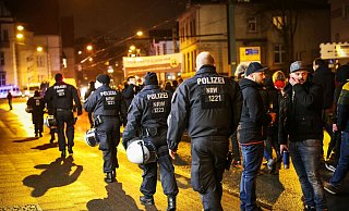Wegen der Lichterspaziergang-Demos in der Innenstadt wird es rund um die Fußgängerzonen am Freitag wieder zahlreiche Verkehrsbehinderungen geben. - NW