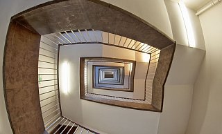 Alle Türen aus dem Treppenhaus hinaus waren für ihn unüberwindlich. - Symbolfoto: pixabay / Creative Commons