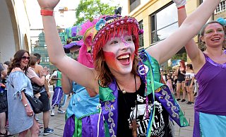 Es wird wieder farbenfroh und rhythmisch auf Bielefelds Straßen. - Barbara Franke