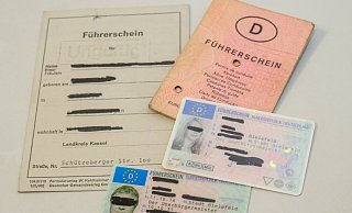 Nach und nach werden die alten Lappen aus dem Verkehr gezogen und gegen den neuen EU-Kartenführerschein getauscht. - Foto: Andreas Zobe/NW Nach und nach werden die alten Lappen aus dem Verkehr gezogen und gegen den neuen EU-Kartenführerschein getauscht. - Foto: Andreas Zobe/NW